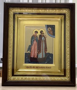 Икона «Петр и Феврония» в резном киоте Крымск
